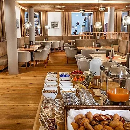 Alpenparks Hotel&apartment Orgler 4*